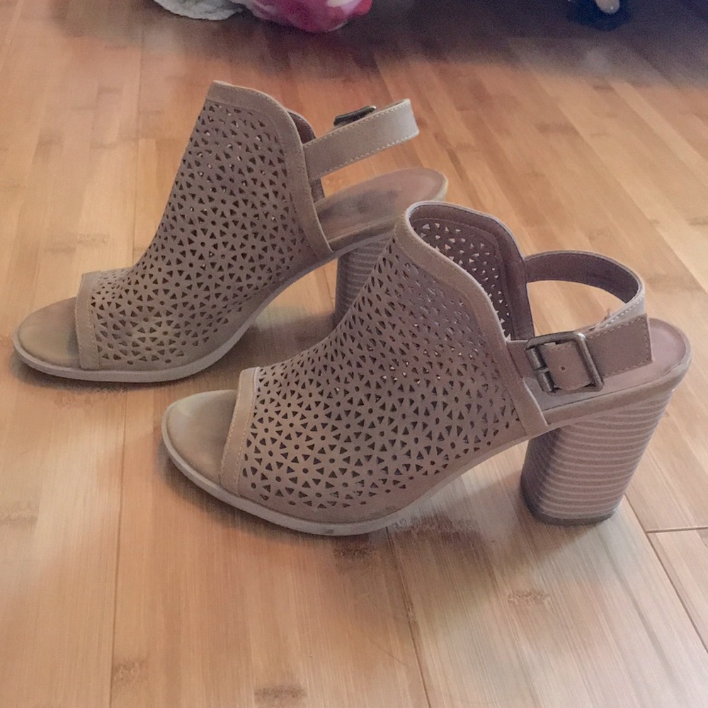 Universal Thread Summer Heels